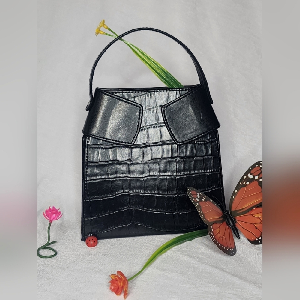 Black Purse Elegant Crocodile-Embossed Handbag